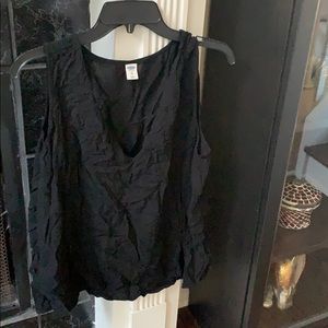 Black v-neck tank